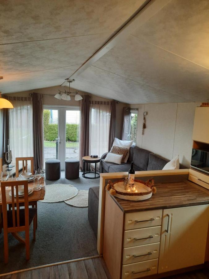 Vakantienoord, Chalet 6P With Veranda, Located In Friesland, 5 Stars Camping On The Lake Suameer Exteriör bild