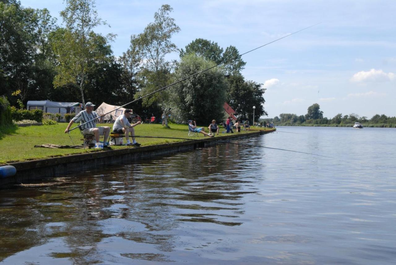 Vakantienoord, Chalet 6P With Veranda, Located In Friesland, 5 Stars Camping On The Lake Suameer Exteriör bild